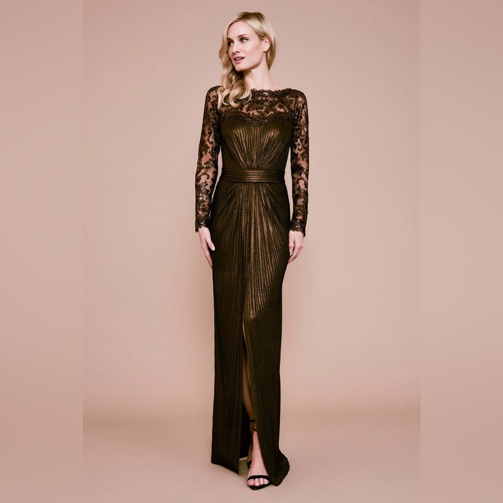 ✨ Tadashi Shoji Black Lace & Metallic Pleated Evening Gown – Size M – NWT